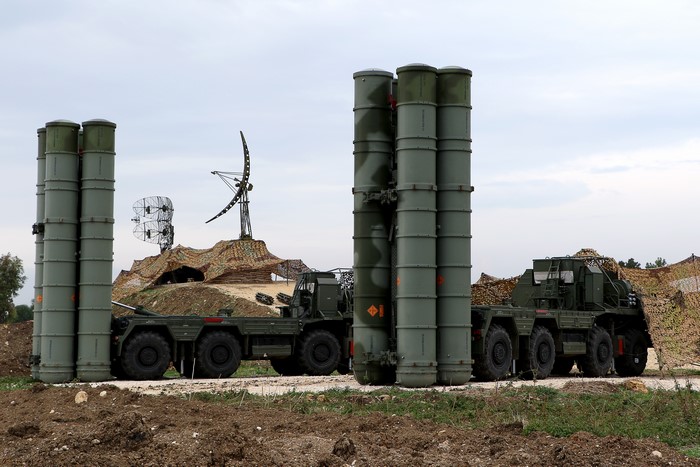 S-400 Triumf missile launchers and radar systems