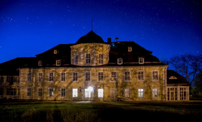 Kittlitz Castle at night under a starry sky