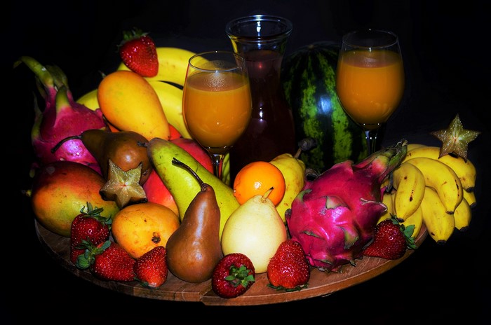 Fruit platter with juice and watermelon