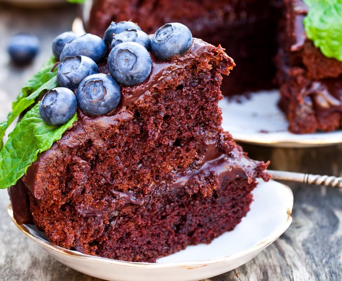 Chocolate cake with blueberries and mint