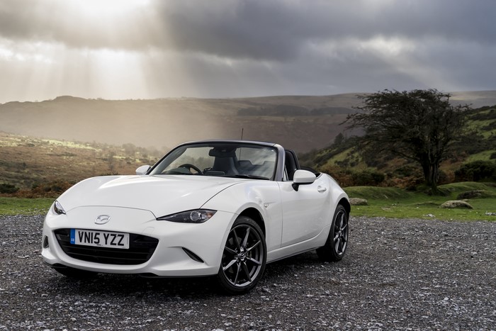 White Mazda MX-5 Cabriolet