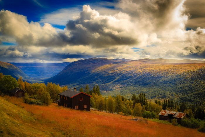 4K Scenery of Mountains, Forests, and Houses in Norway