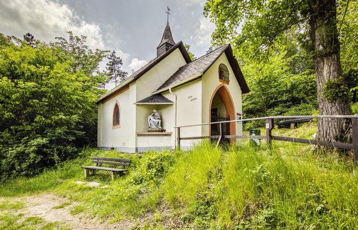 Seitskapelle Klotten Germany Chapel with Statue and Bench