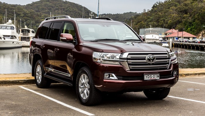 2015-16 Toyota Land Cruiser 200 Sahara