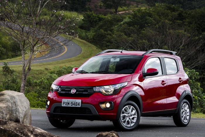 Red 2016 Fiat Mobi Way On