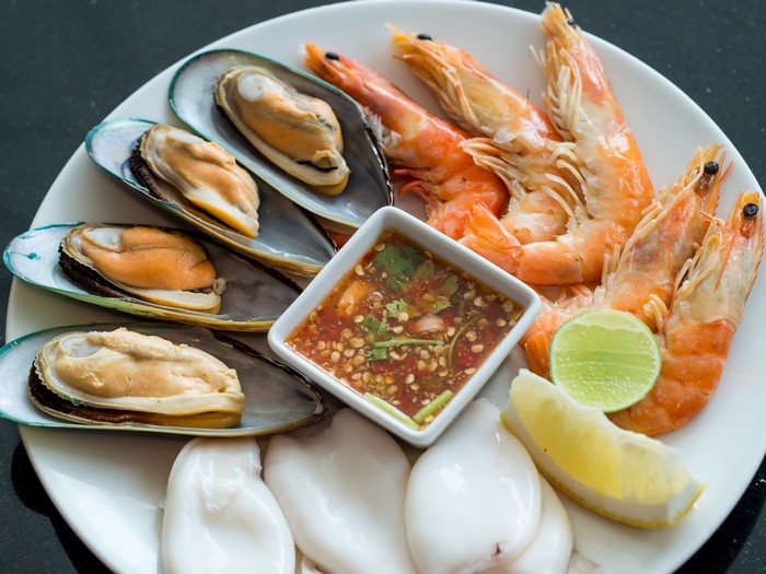 4K Seafood Platter with Shrimp, Mussels, and Squid