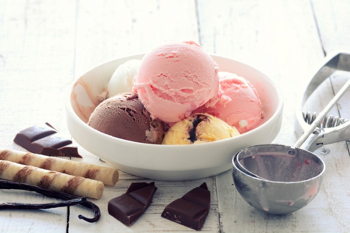 Ice cream scoops with chocolate and wafer rolls