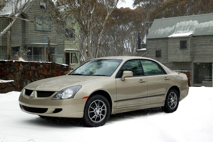 2003-04 Mitsubishi Magna AWD (TL) in snow