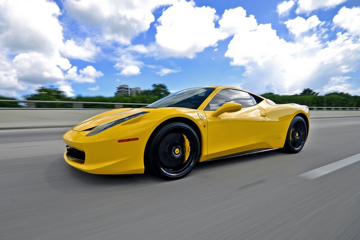 Yellow Ferrari 458 Italia in Motion