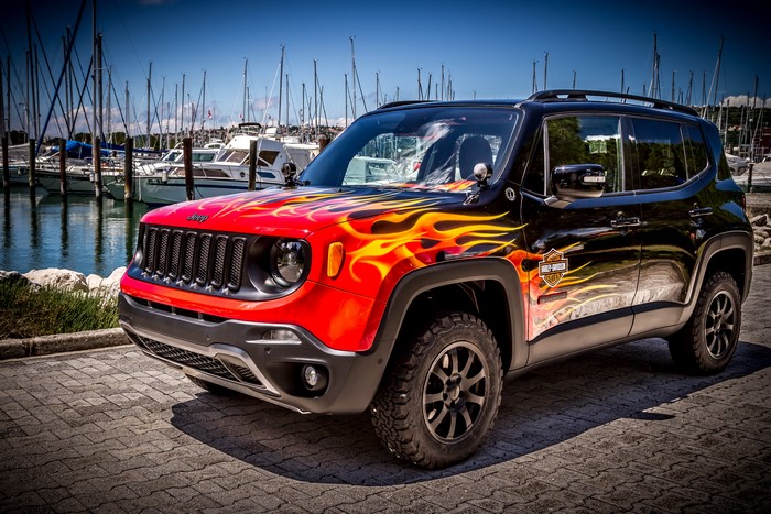 4K Jeep Renegade with Flame Graphics