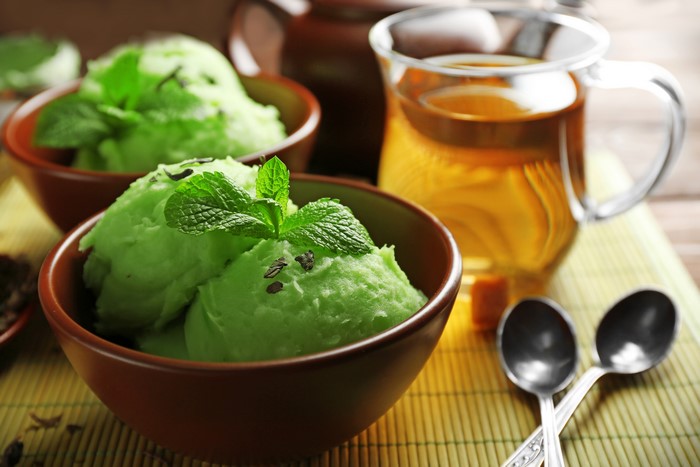 Green ice cream with mint and tea