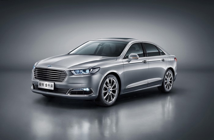 Silver Ford Taurus