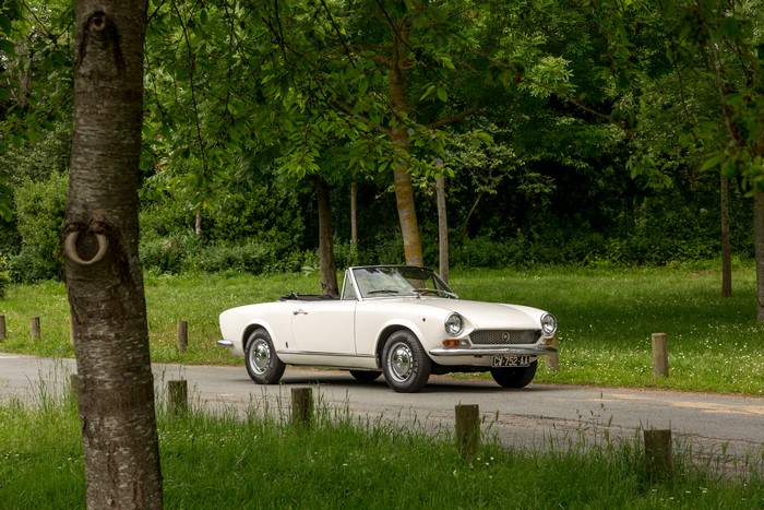 White 1970-79 Fiat 124 Sport Spider Cabriolet