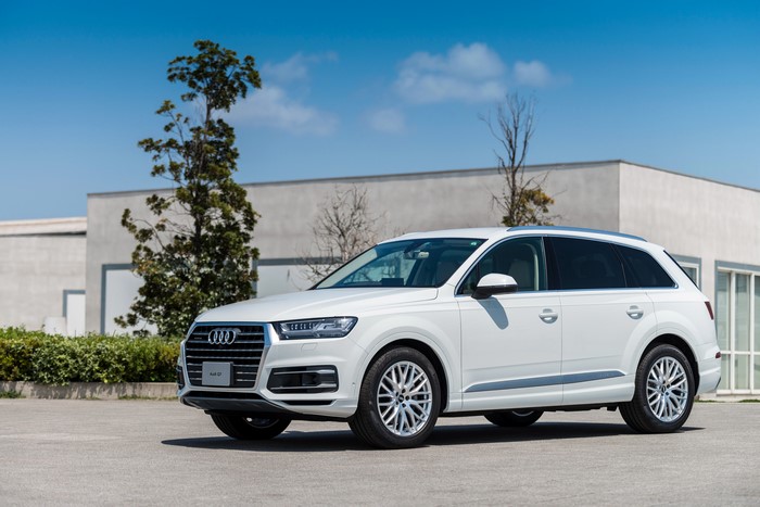 White 2016 Audi Q7 2.0 TFSI quattro