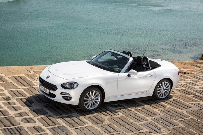 4K 2016 Fiat 124 Spider Cabriolet
