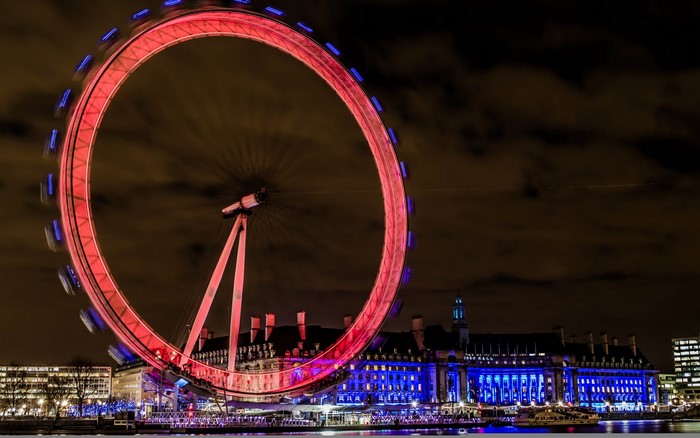 London Eye Ferris wheel at night