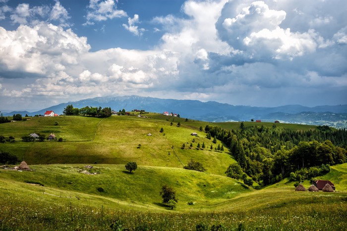4K Brasov Romania Grasslands Scenery Clouds
