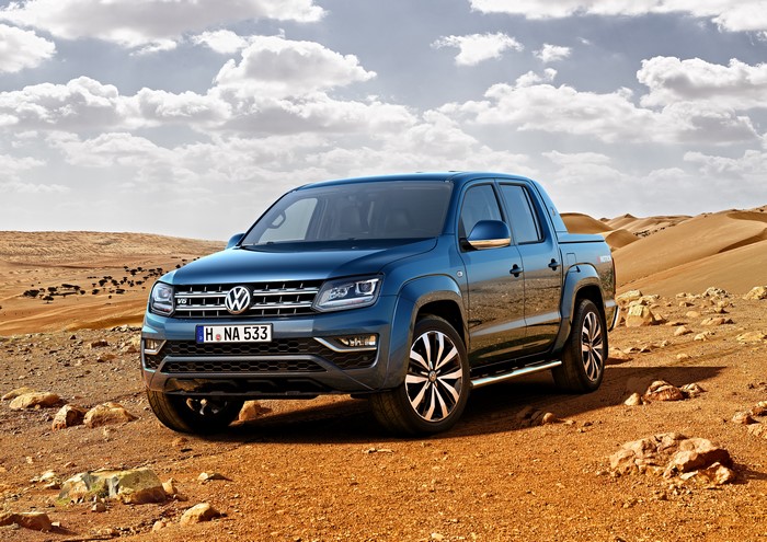 Volkswagen Amarok V6 in desert landscape