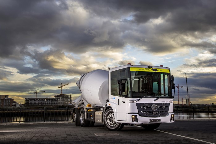 4K Mercedes-Benz Cement Mixer Truck