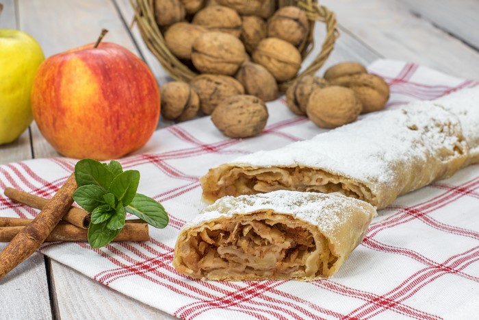 Apple Strudel with Apples and Walnuts