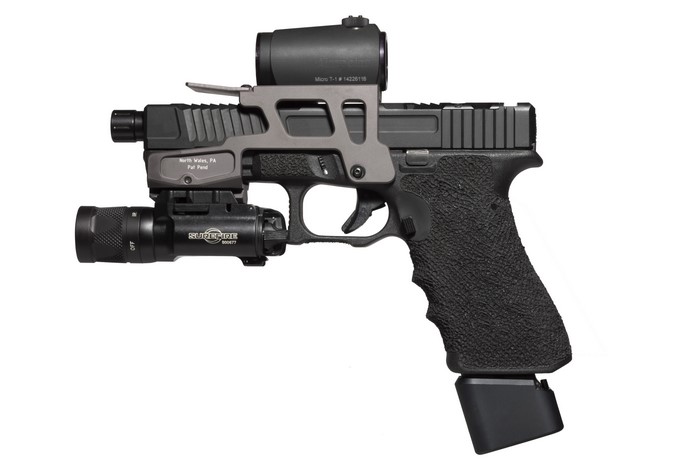 4K Glock 17 pistol with accessories