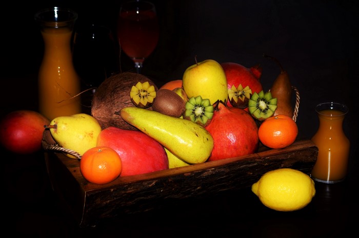 Fruit basket with juice and lemon