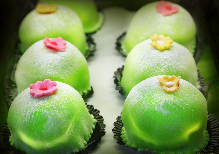 Green cakes with flower decorations