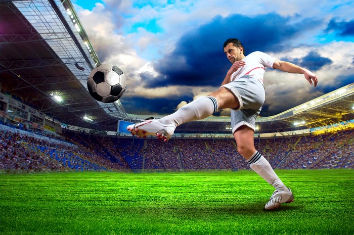 4K, Footbal, Men, Ball, Legs, Knee highs, Grass, Lawn, Stadium, HD ...