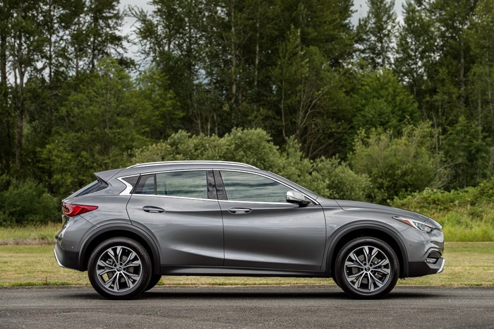 2017 Infiniti QX30 2.0t AWD Grey Side
