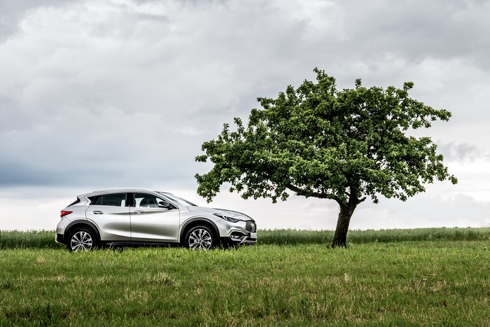 4K Infiniti QX30 2.2d AWD silver car side view