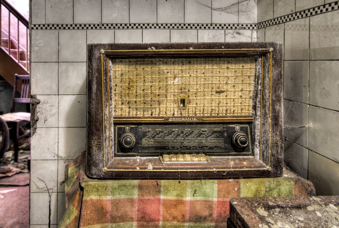 Old Dominante radio on a checkered cloth
