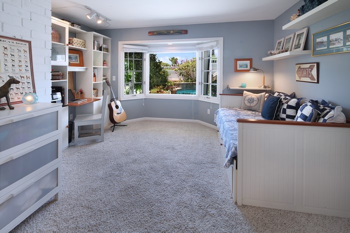 Interior design of a room with a sofa and desk