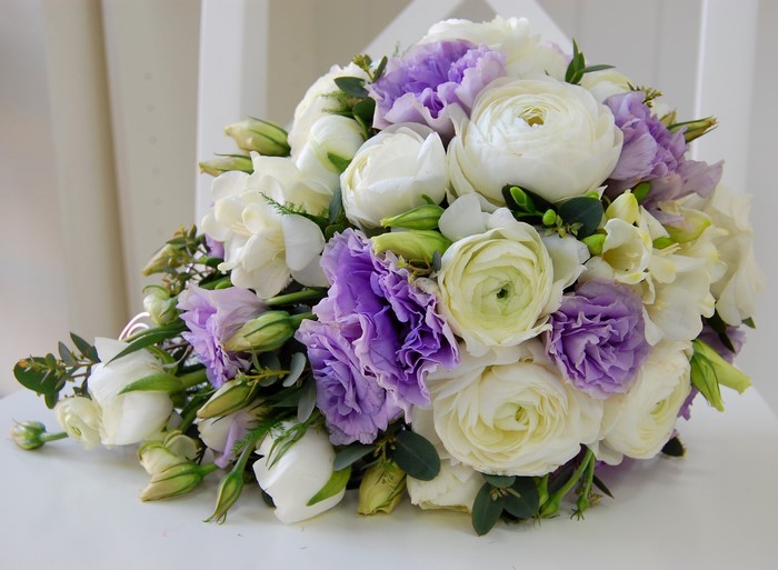 Bouquet of white ranunculus and purple eustoma flowers