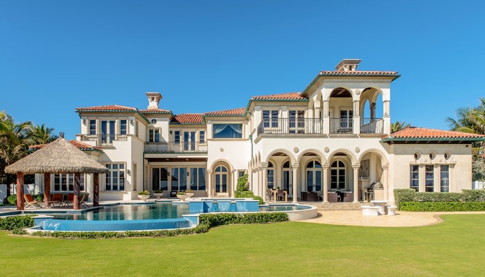 Luxury Mansion with Pool and Tiki Hut
