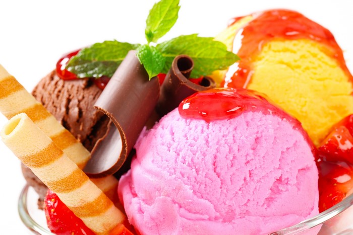 Ice cream sundae with chocolate and strawberry