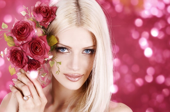 Blonde girl with roses and blue eyes