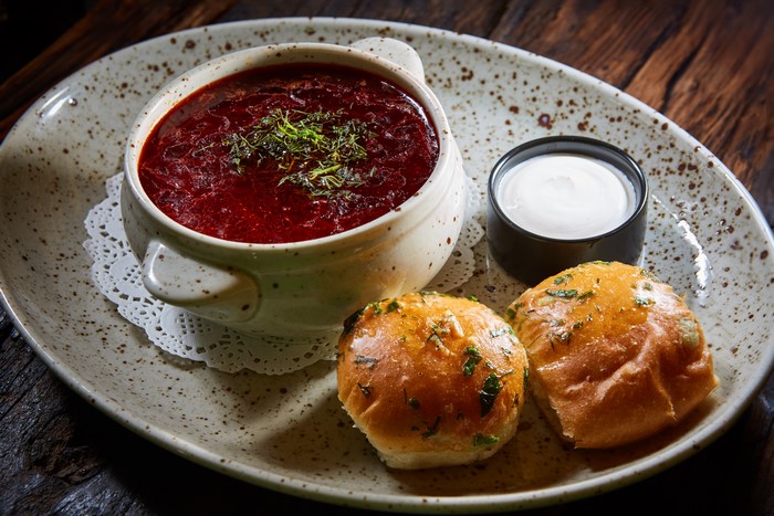 Borscht soup with buns and sour cream