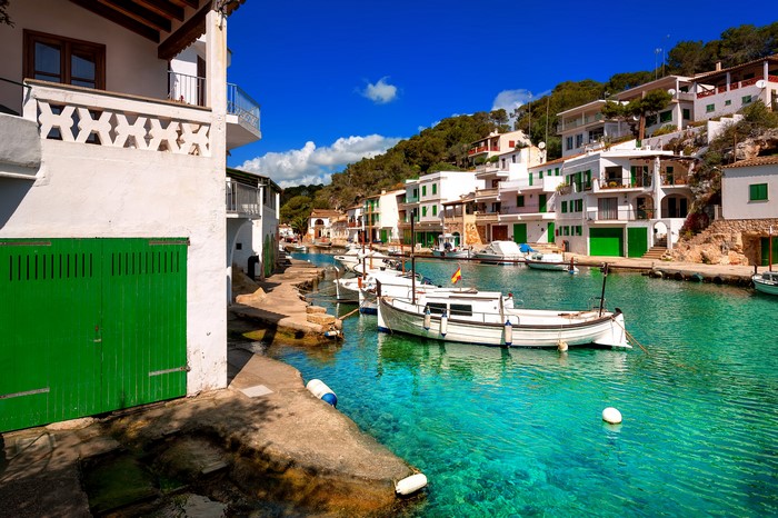 Cala Figuera, Spain: Houses and boats in a canal