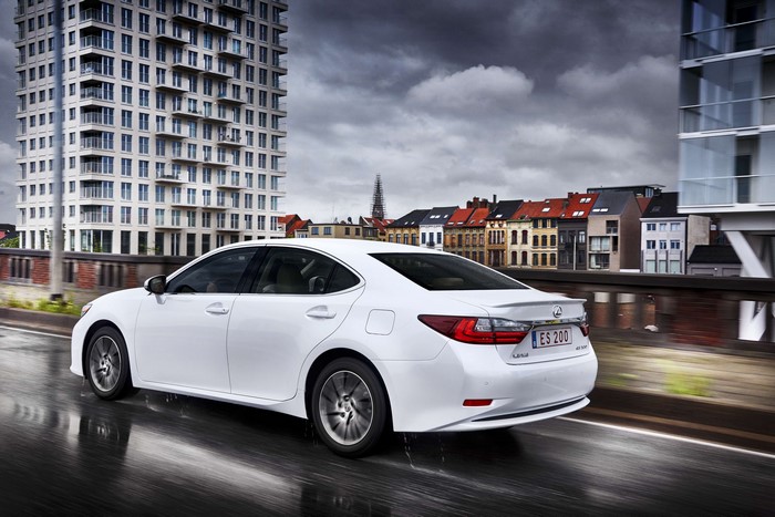 White Lexus ES 200 on a Wet Road