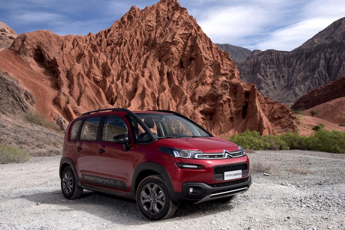 Citroen C3 Aircross in a desert landscape