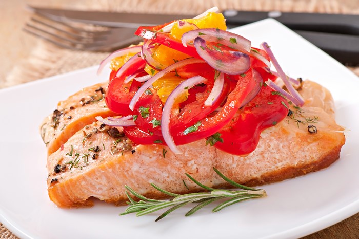 Salmon fillet with tomato and onion salad