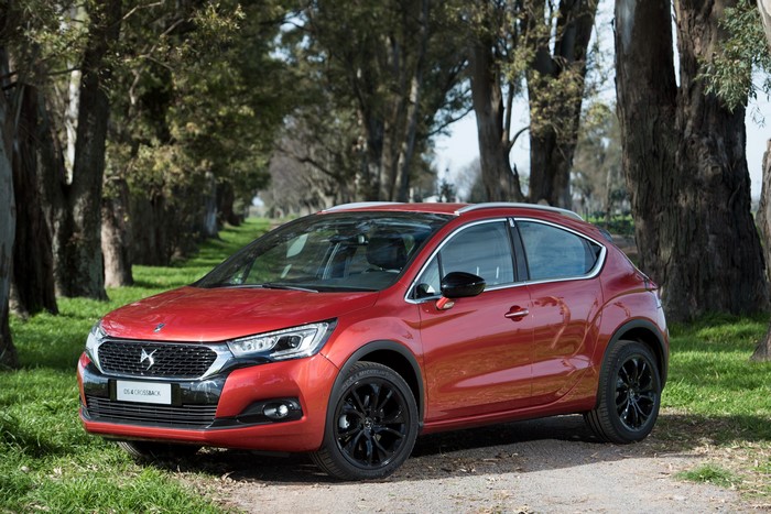 Red DS 4 Crossback parked on a dirt road