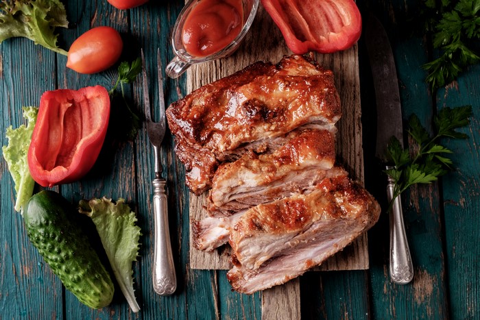 4K Ribs with Vegetables and Ketchup