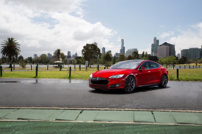 Red 2010-14 Tesla Model S P85