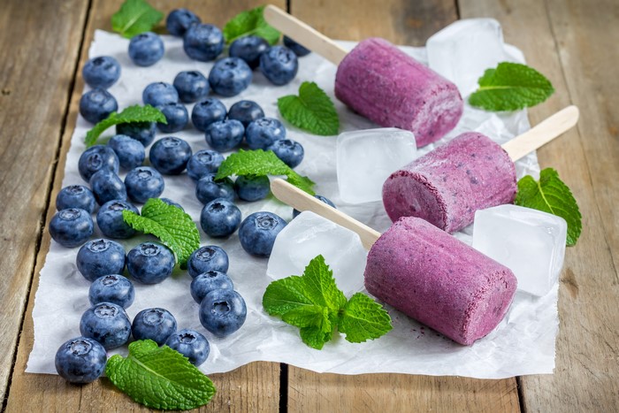 Blueberry popsicles with mint and ice cubes
