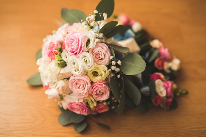 Bouquets of Roses and Eustoma