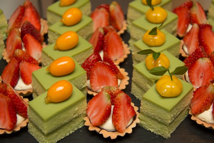 4K Strawberry and Green Tea Cakes with Kumquats