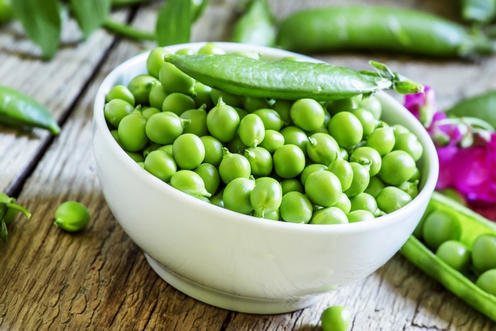 Green peas in a bowl