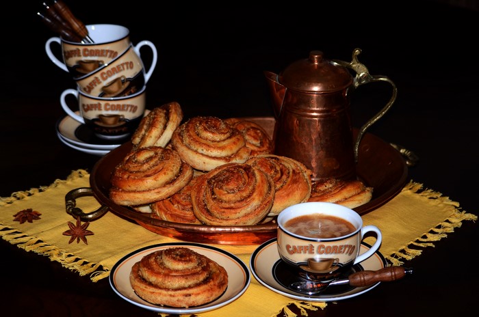 Cinnamon buns with coffee and copper pot