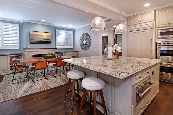Kitchen with Dining Table and Island